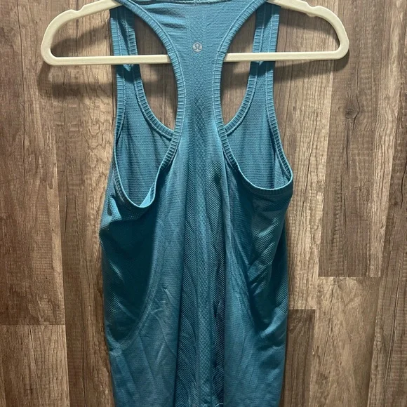 lululemon athletica Women's Swiftly Tech 2.0 Tank - Slate Blue size 6 EUC hip - Picture 3 of 4